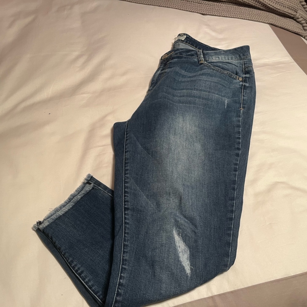 Jolt ankle jeans with frayed hem